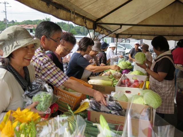 昨年の野菜市の様子