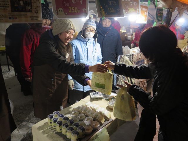 るべしべ白花豆くらぶ販売の様子