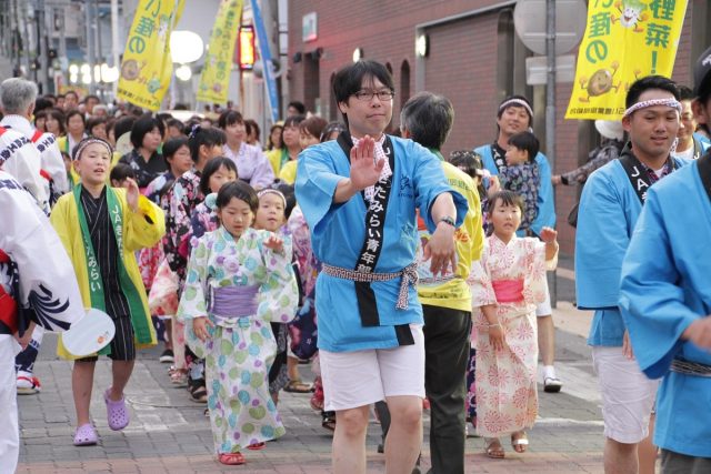 舞踊パレードの様子1