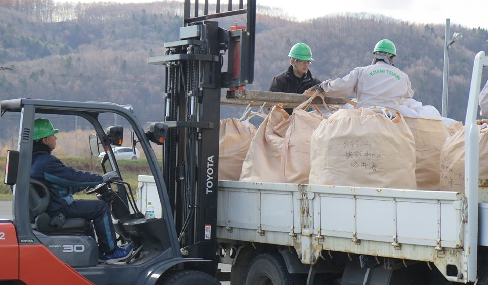 秋の農業用廃プラスチック回収作業を行いました