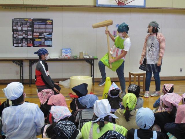 相内小学校ふるさと大収穫祭の様子1