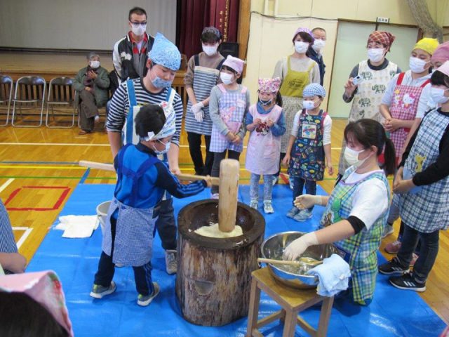 相内小学校ふるさと大収穫祭の様子2