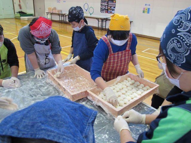 相内小学校ふるさと大収穫祭の様子4