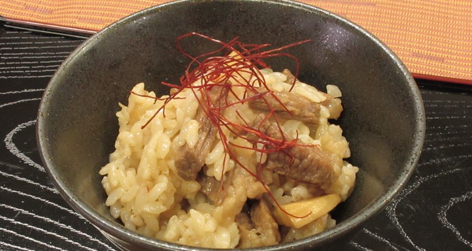 「北見玉葱 焼肉のたれ」を使った炊き込みごはん風レシピのご紹介です！