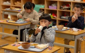 置戸小学校給食の様子4