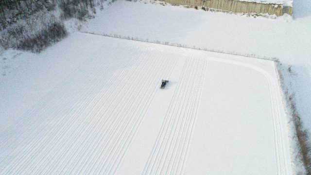 雪踏み作業の様子1