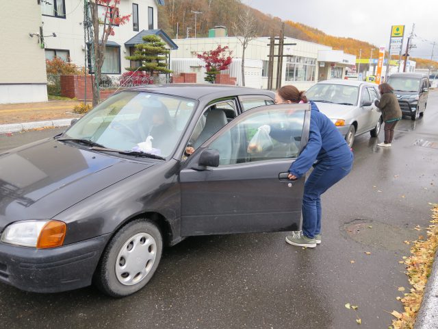 野菜の配布