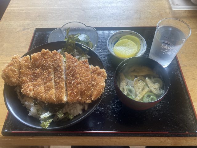 訓子府たれカツ丼