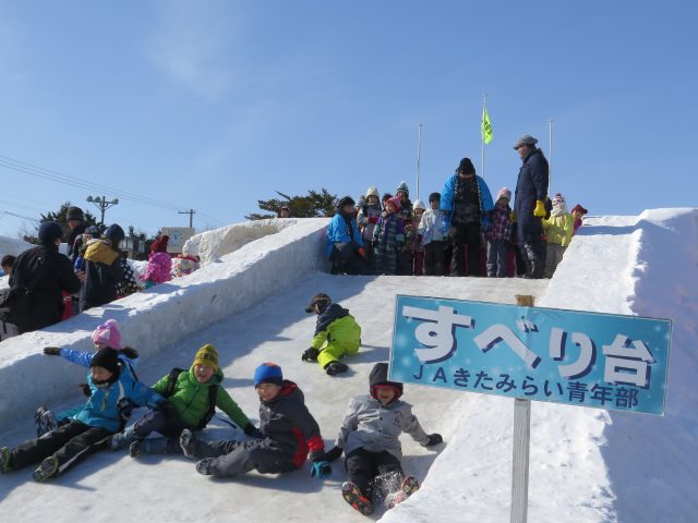 雪のすべり台